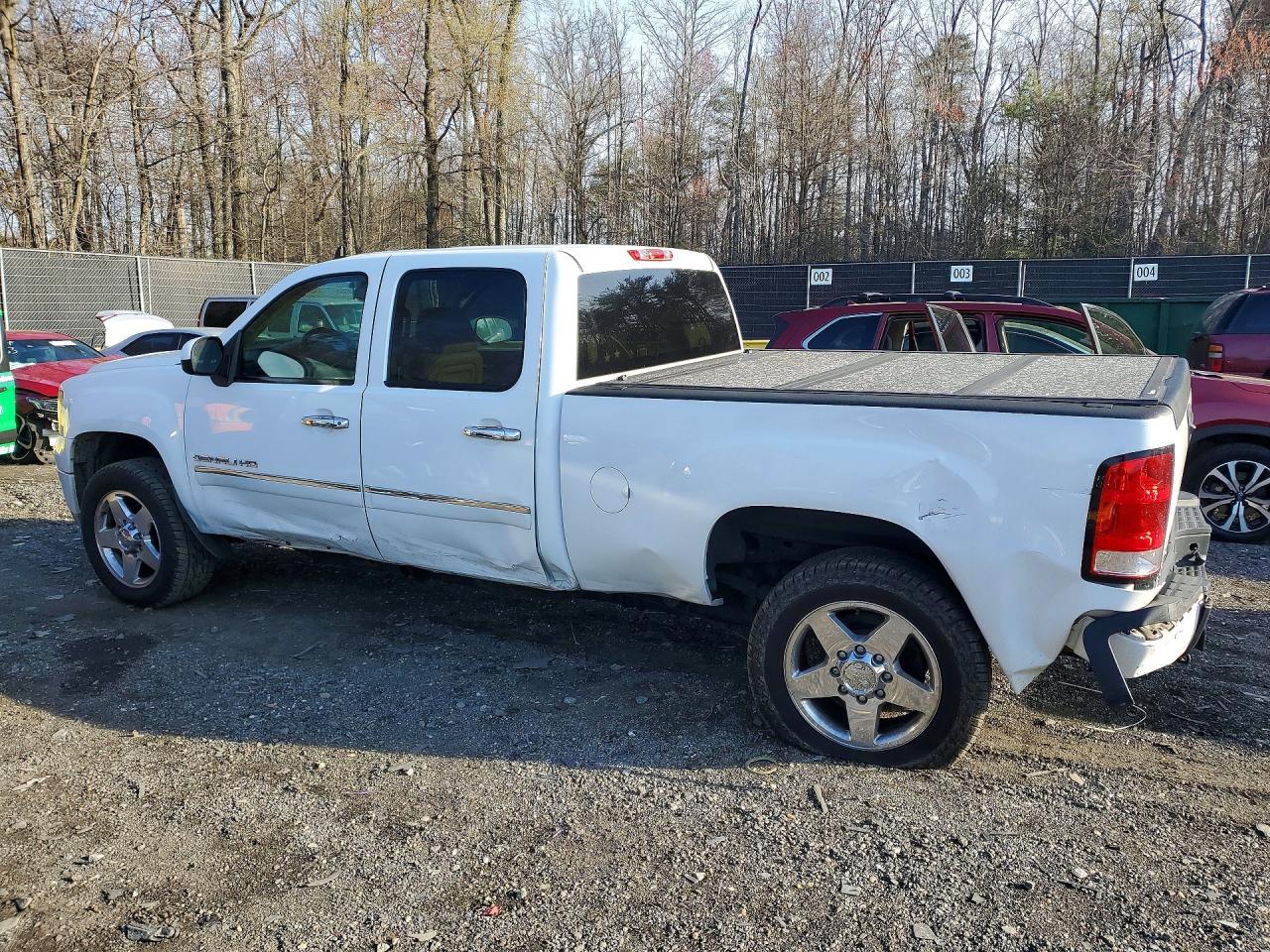 2011 GMC SIERRA K2500 DENALI photo 4