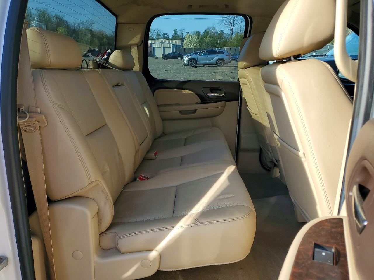 2011 GMC SIERRA K2500 DENALI photo 28