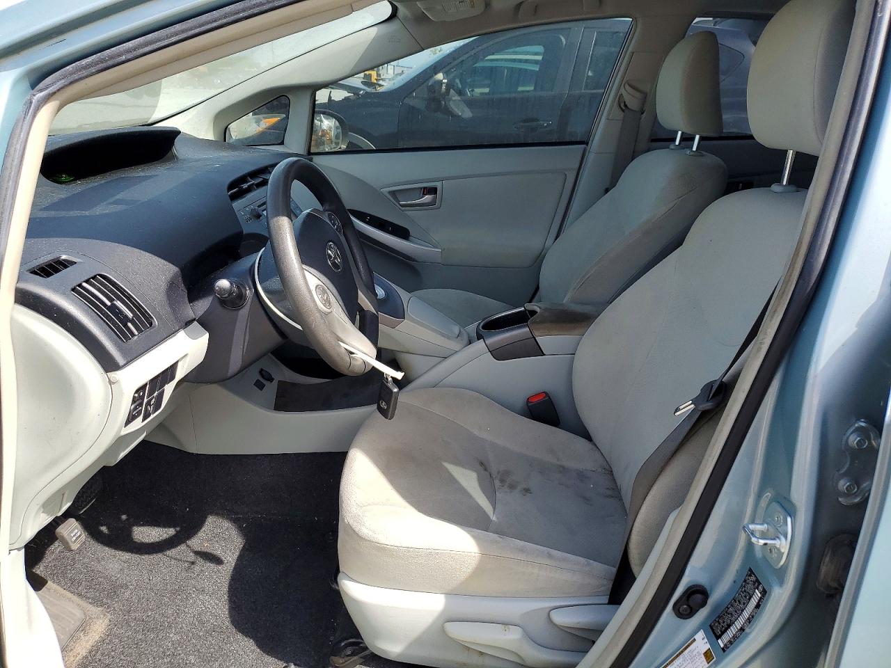 2015 TOYOTA PRIUS TWO photo 13