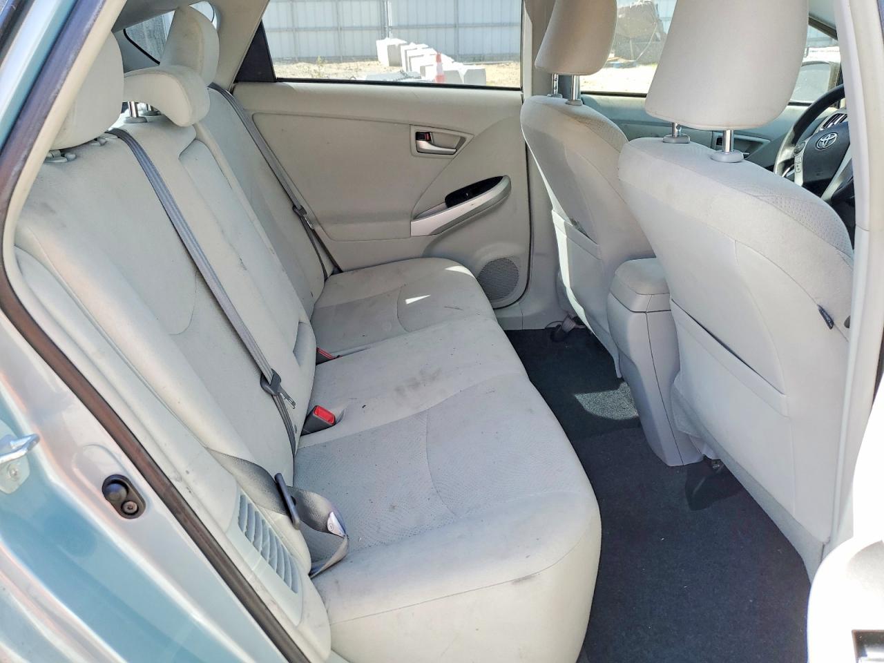 2015 TOYOTA PRIUS TWO photo 21