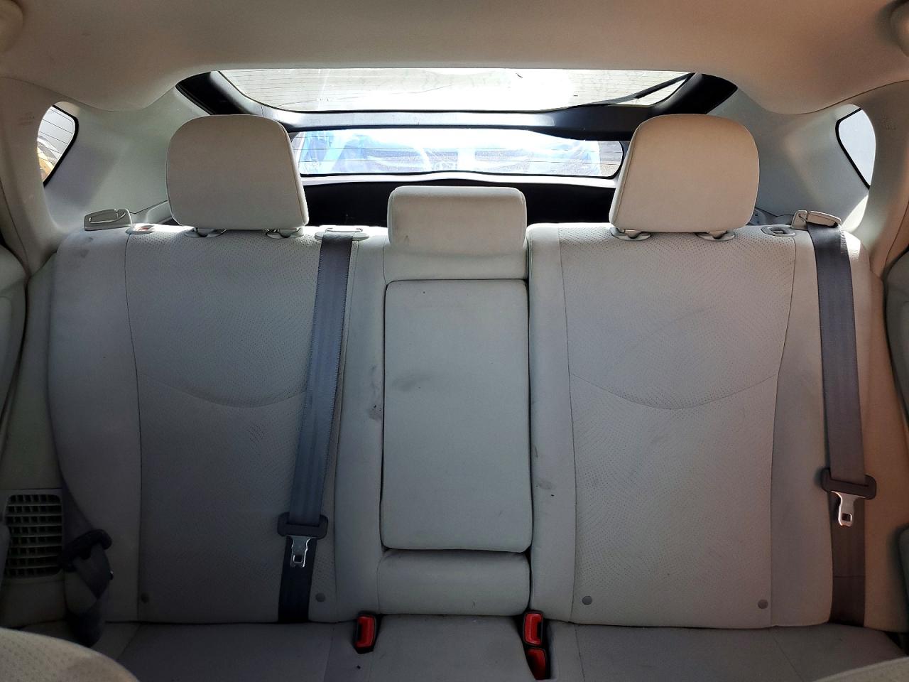 2015 TOYOTA PRIUS TWO photo 19
