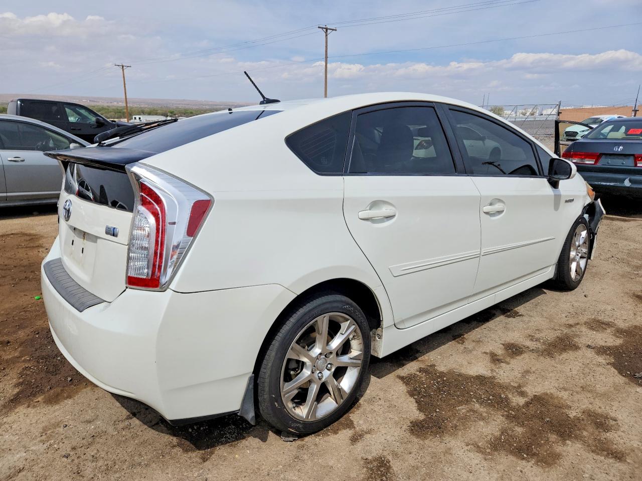 2013 TOYOTA PRIUS FOUR photo 5