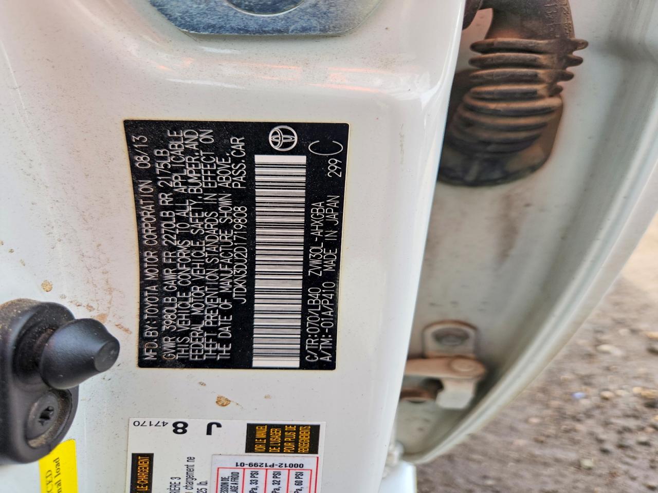 2013 TOYOTA PRIUS FOUR photo 23