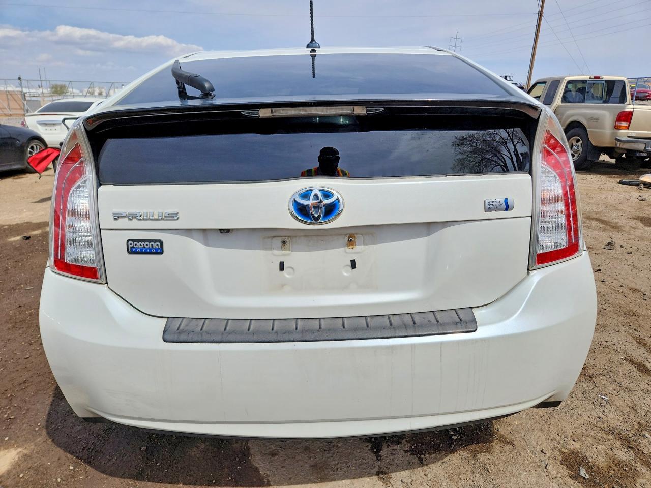 2013 TOYOTA PRIUS FOUR photo 11