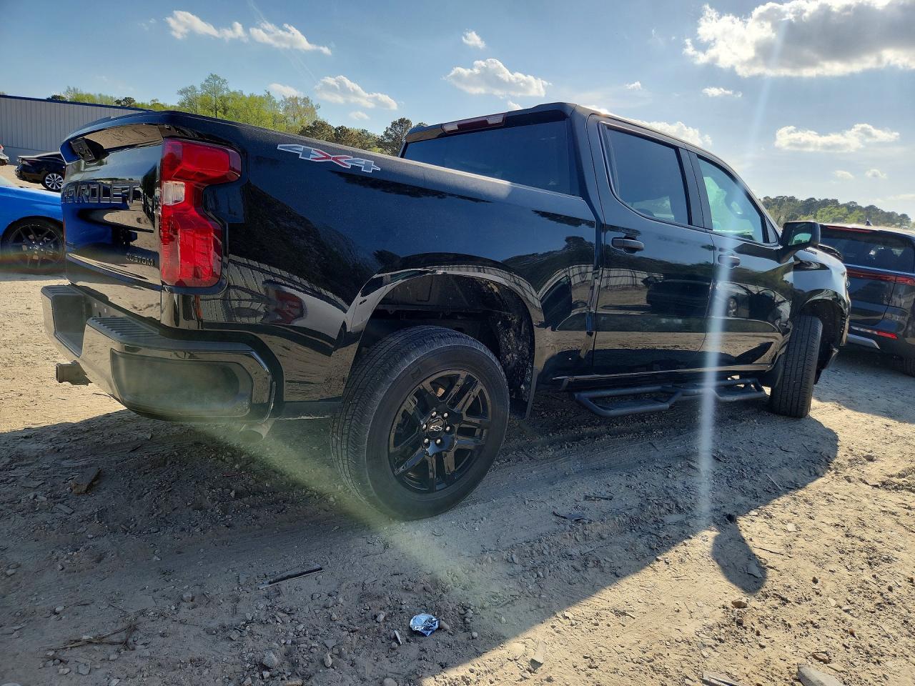 2023 CHEVROLET SILVERADO K1500 CUSTOM photo 3