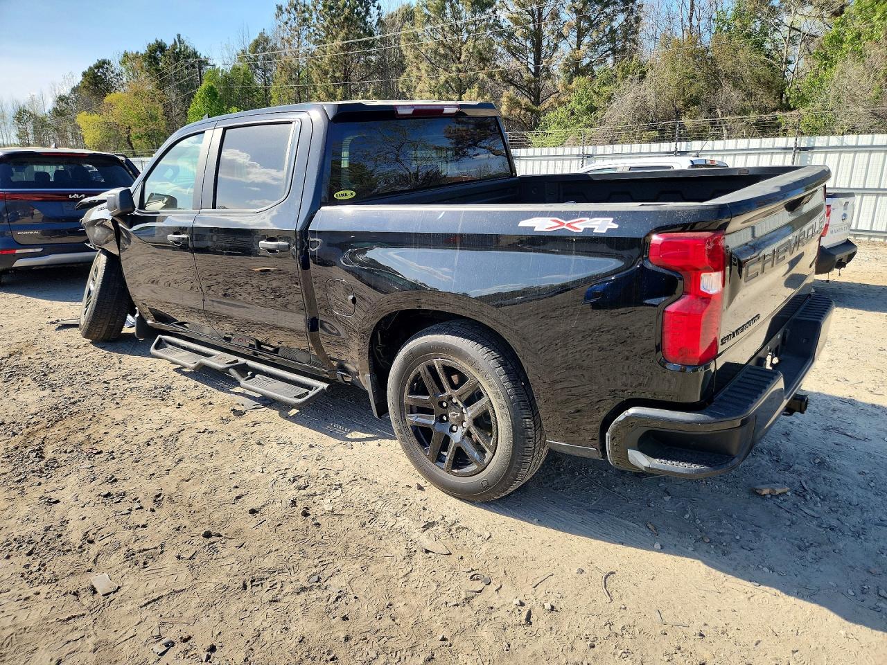 2023 CHEVROLET SILVERADO K1500 CUSTOM photo 2