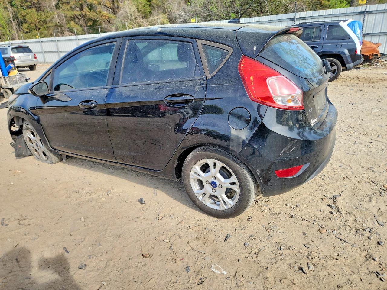2016 FORD FIESTA SE photo 2