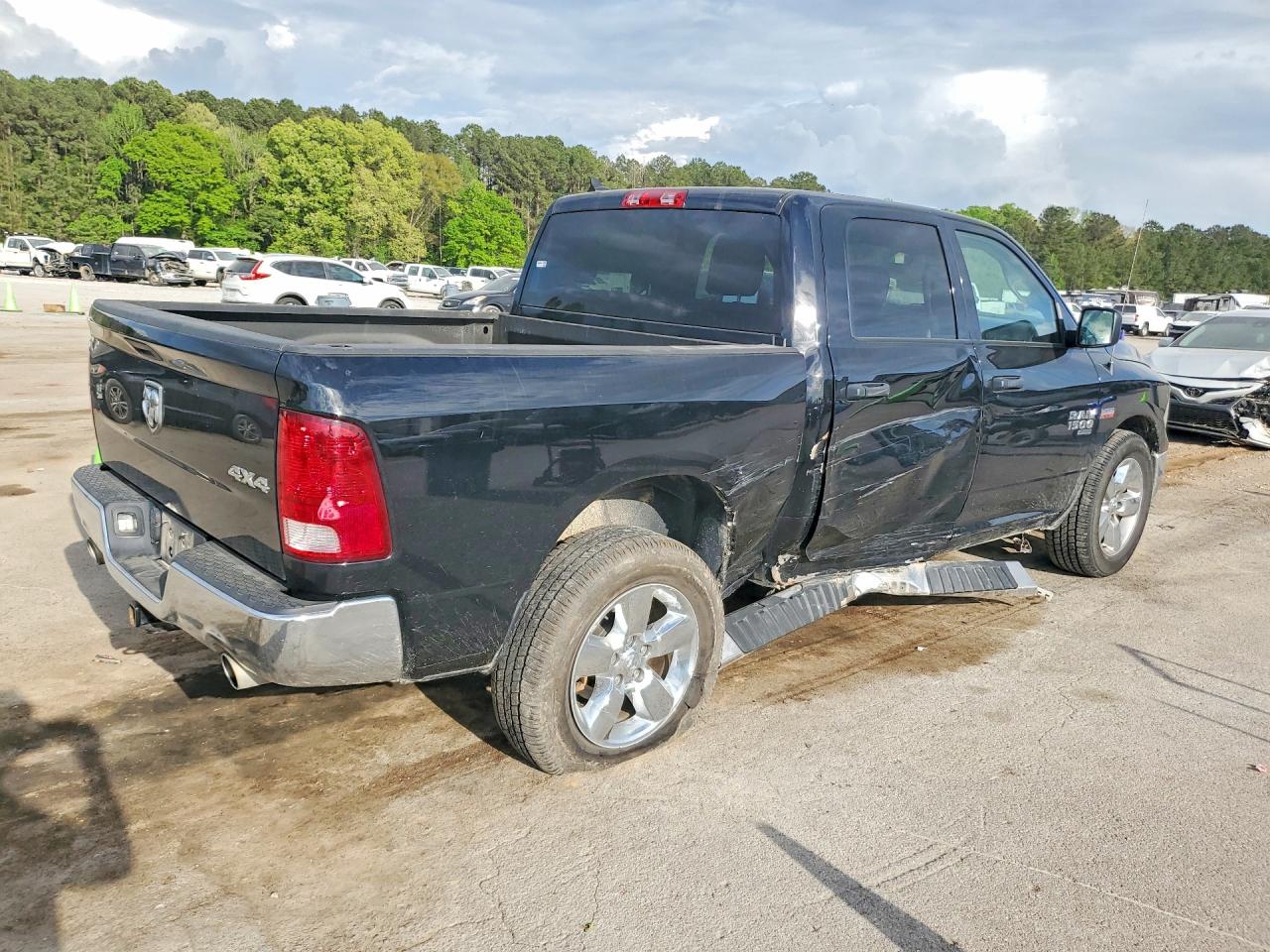 2024 RAM 1500 CLASSIC TRADESMAN photo 3