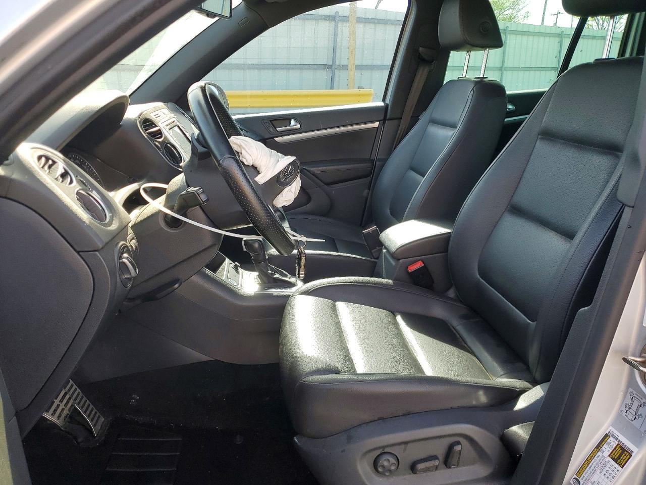2016 VOLKSWAGEN TIGUAN S photo 19