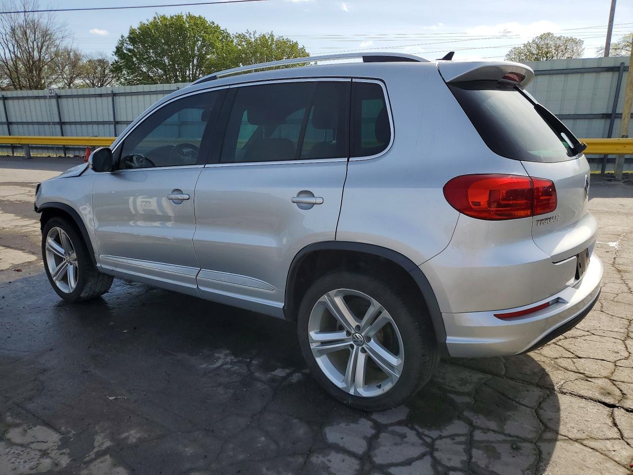 2016 VOLKSWAGEN TIGUAN S photo 4