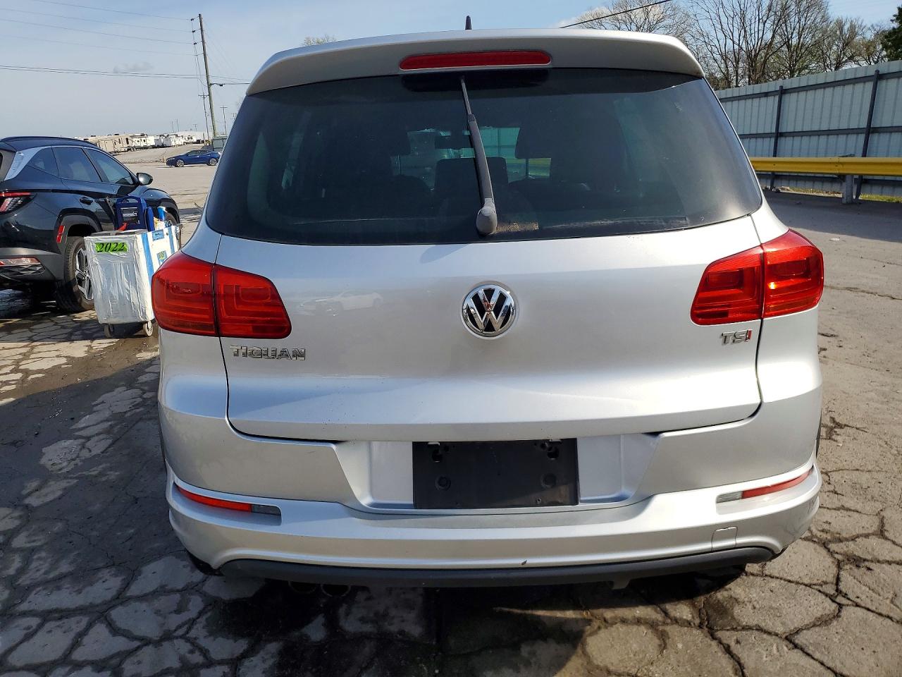 2016 VOLKSWAGEN TIGUAN S photo 16