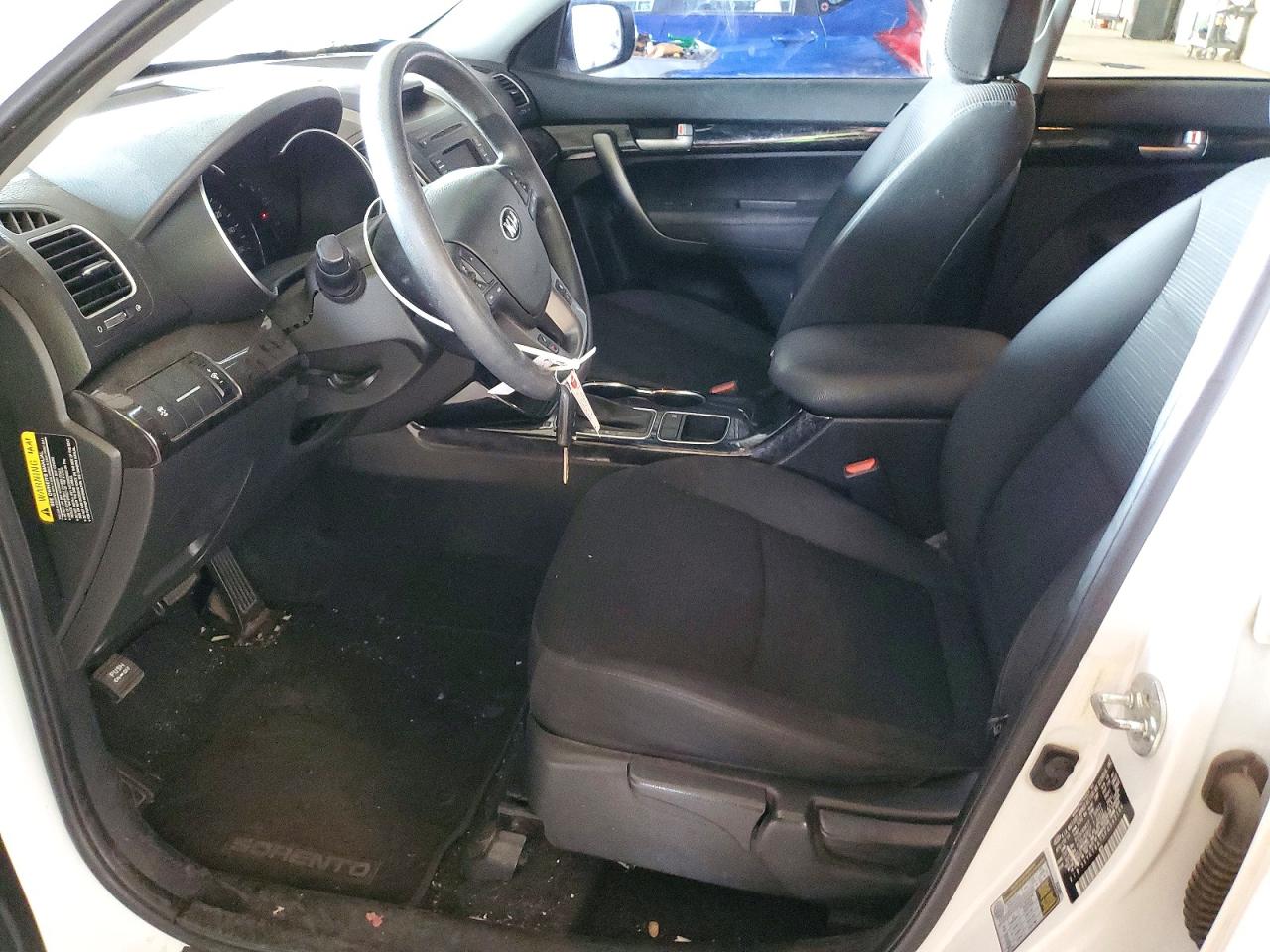 2015 KIA SORENTO LX photo 13