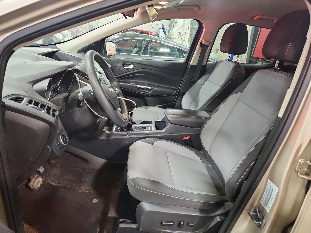 2017 FORD ESCAPE SE photo 13