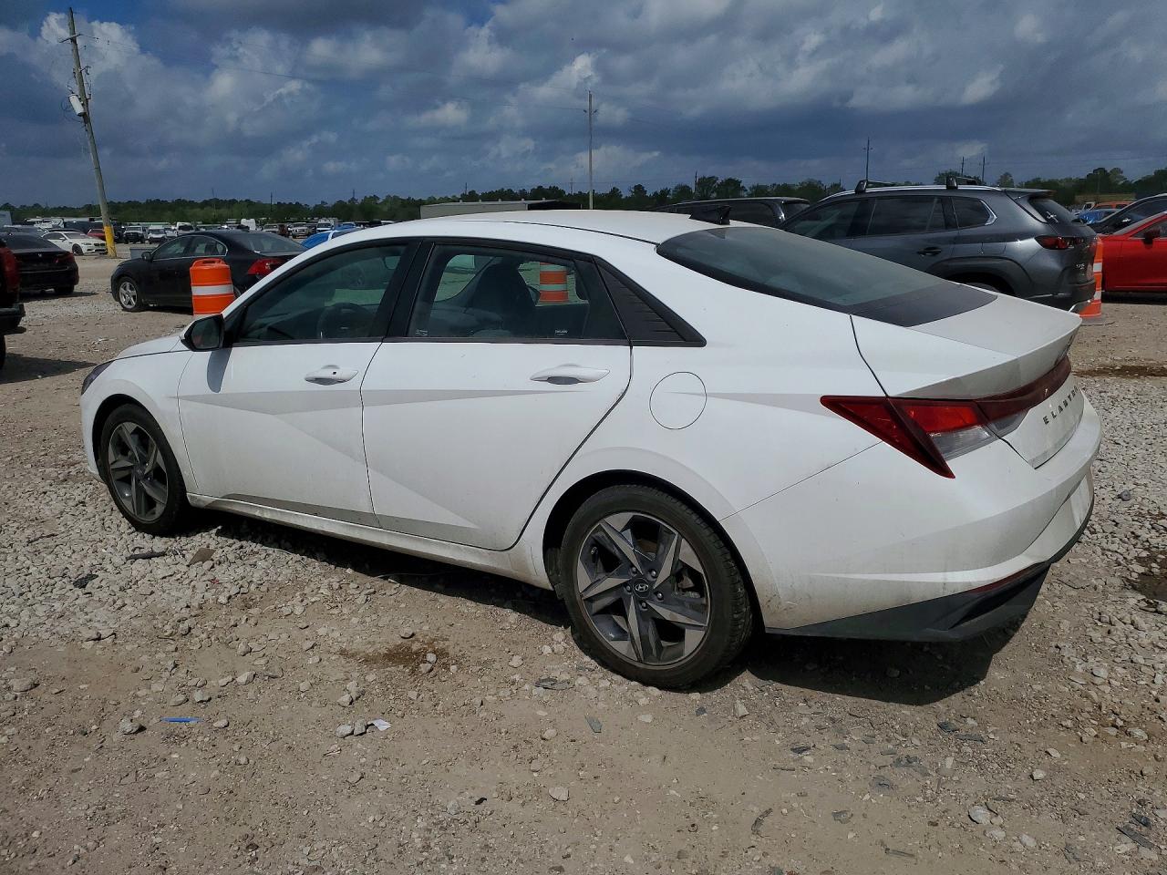 2023 HYUNDAI ELANTRA SEL photo 4