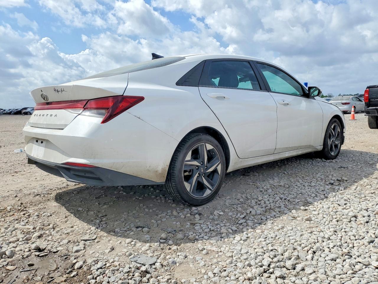 2023 HYUNDAI ELANTRA SEL photo 7
