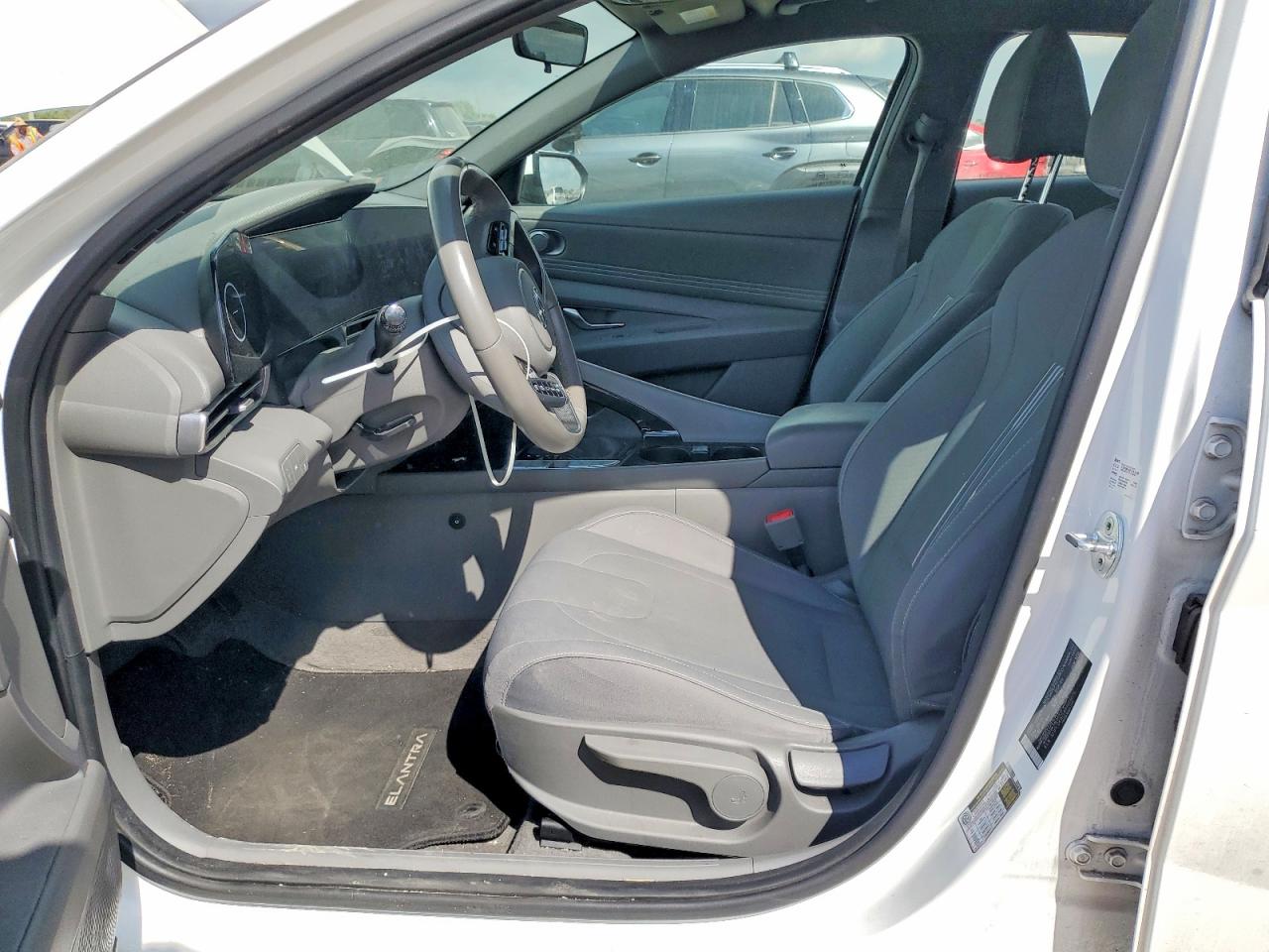 2023 HYUNDAI ELANTRA SEL photo 19