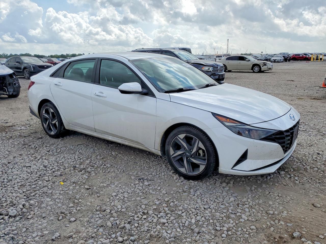 2023 HYUNDAI ELANTRA SEL photo 10