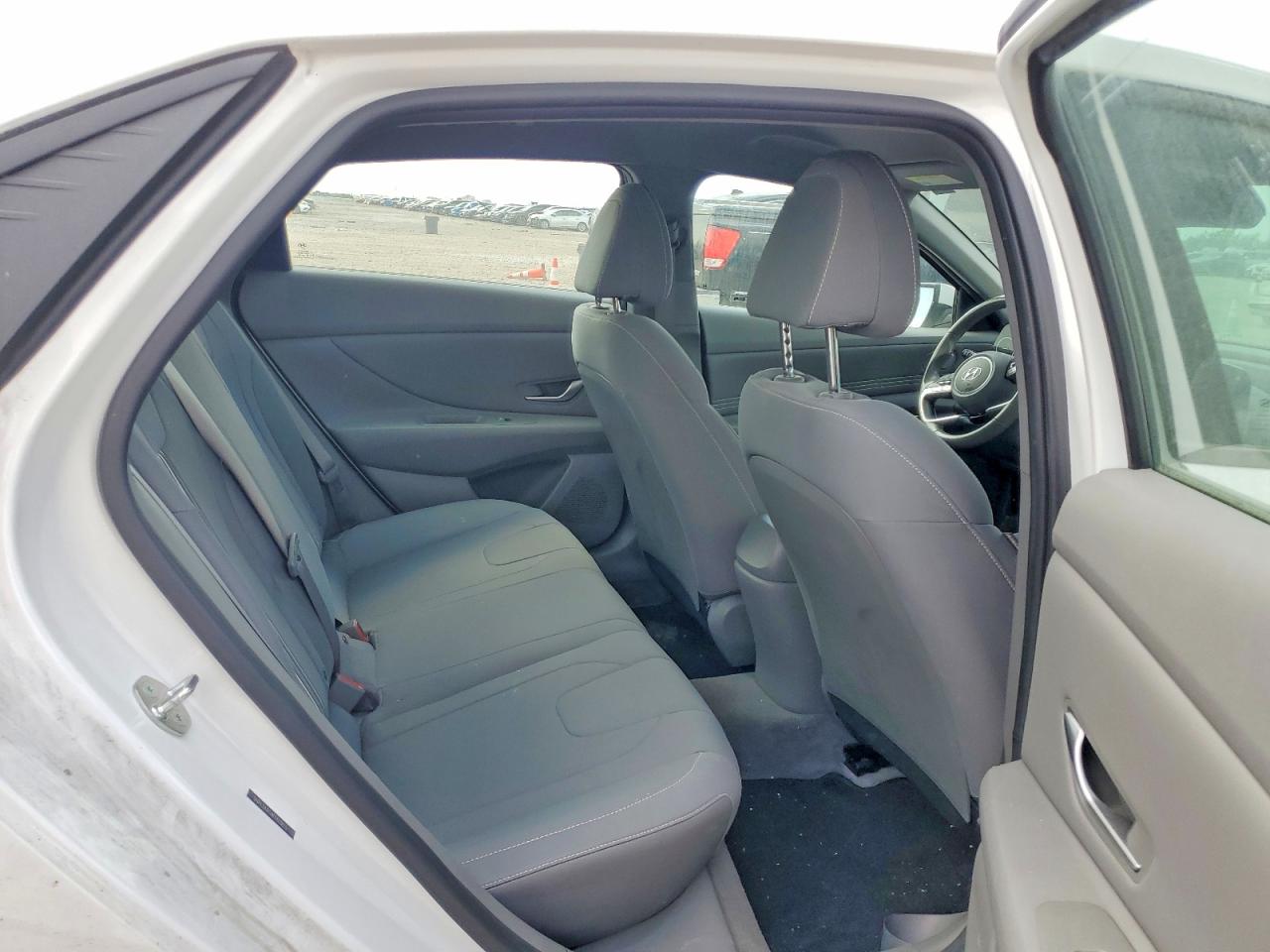2023 HYUNDAI ELANTRA SEL photo 28