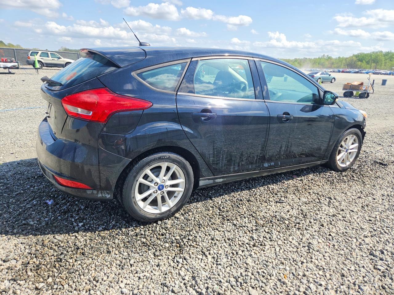 2017 FORD FOCUS SE photo 7