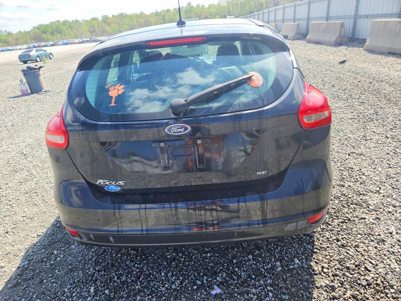 2017 FORD FOCUS SE photo 16