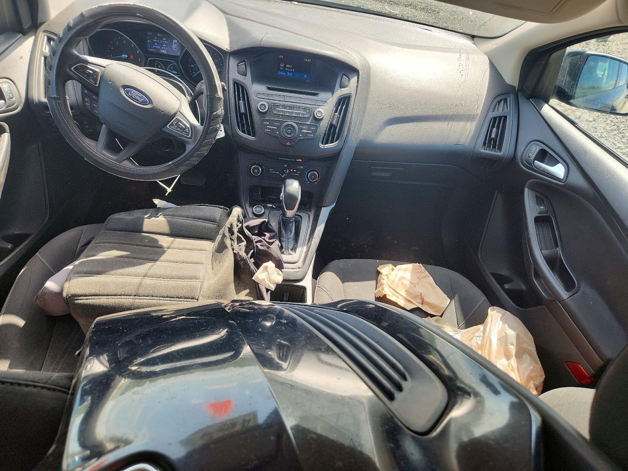 2017 FORD FOCUS SE photo 22