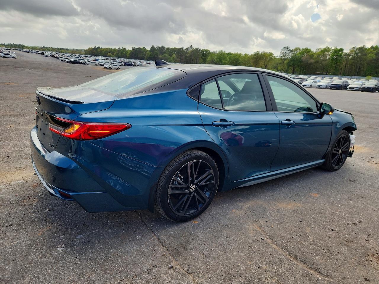 2025 TOYOTA CAMRY XSE photo 5