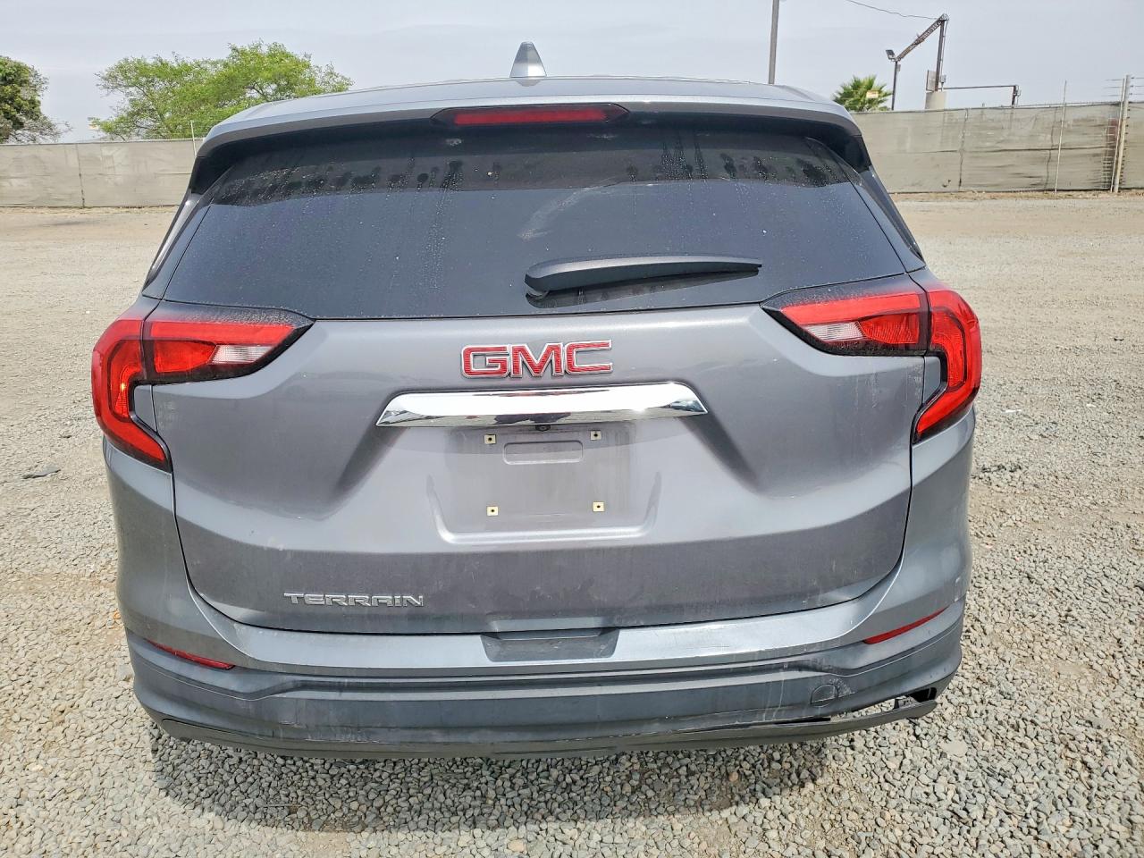 2018 GMC TERRAIN SLE photo 11