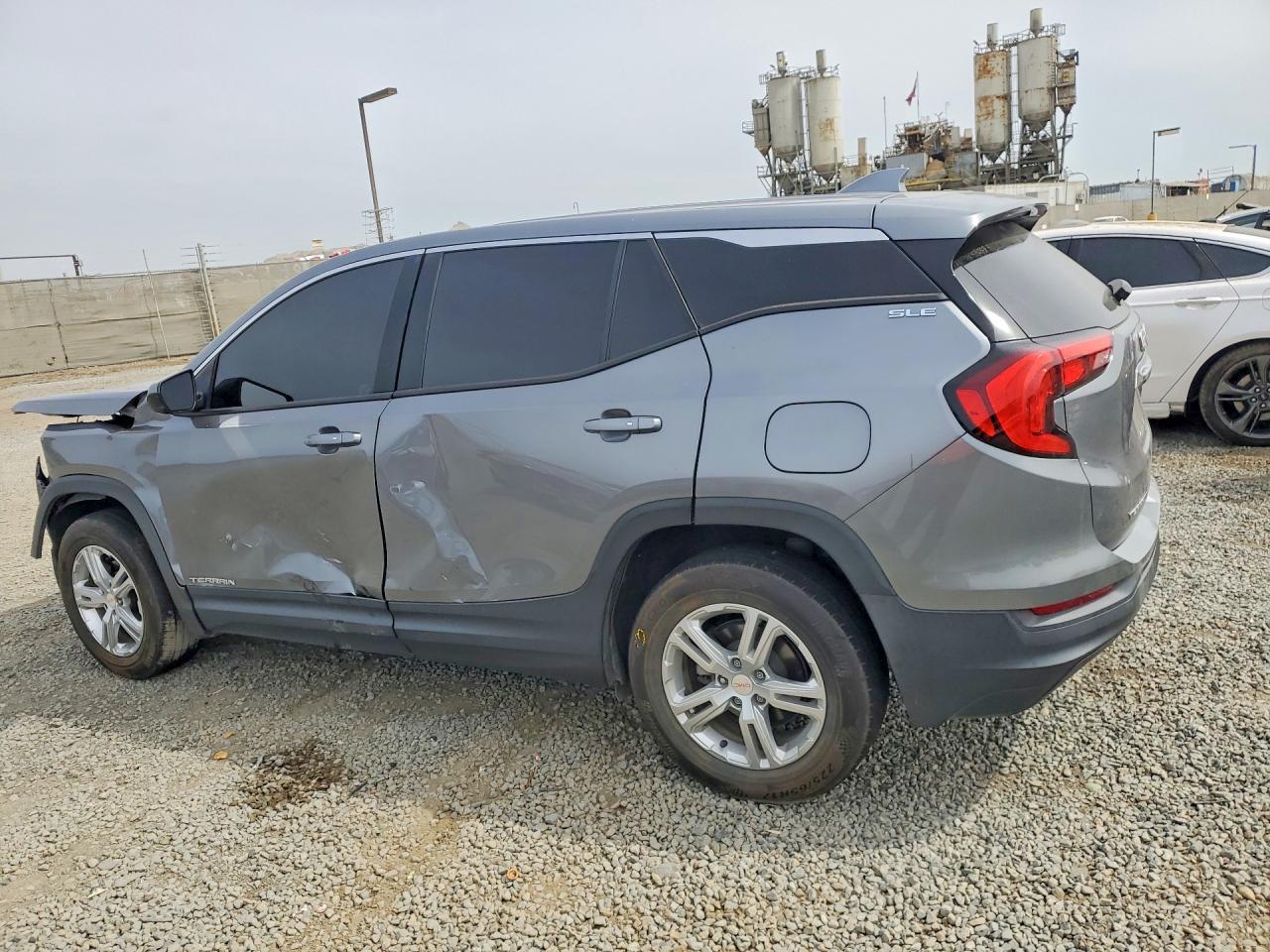 2018 GMC TERRAIN SLE photo 3