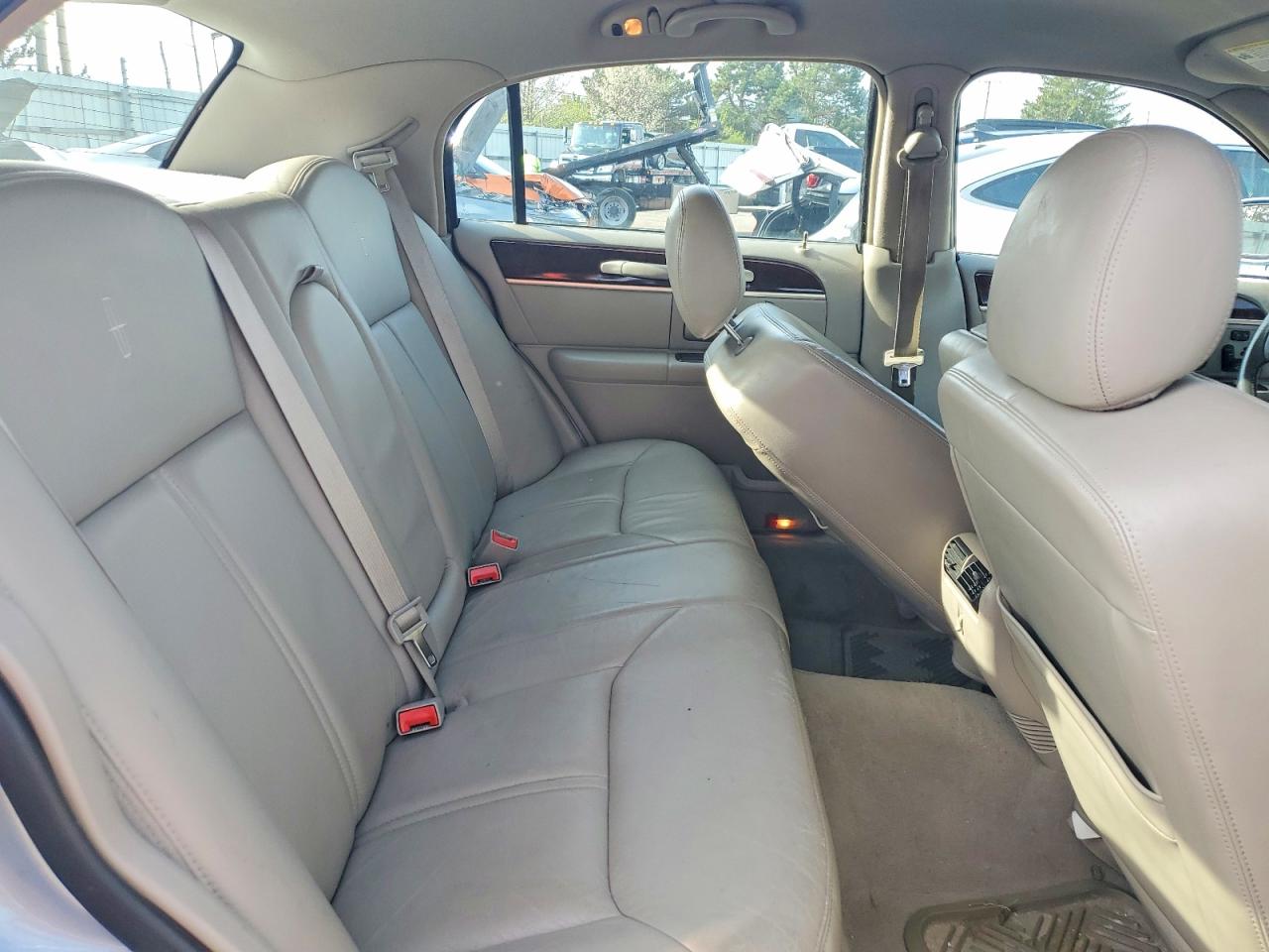 2006 LINCOLN TOWN CAR SIGNATURE LIMITED photo 10