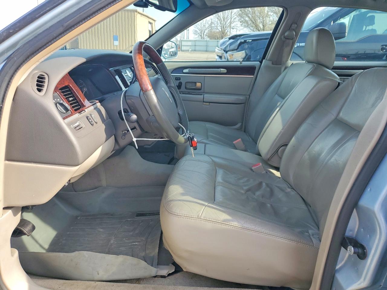 2006 LINCOLN TOWN CAR SIGNATURE LIMITED photo 7
