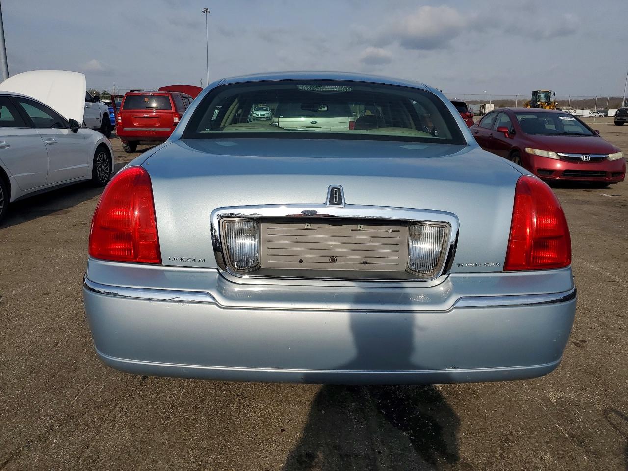 2006 LINCOLN TOWN CAR SIGNATURE LIMITED photo 6