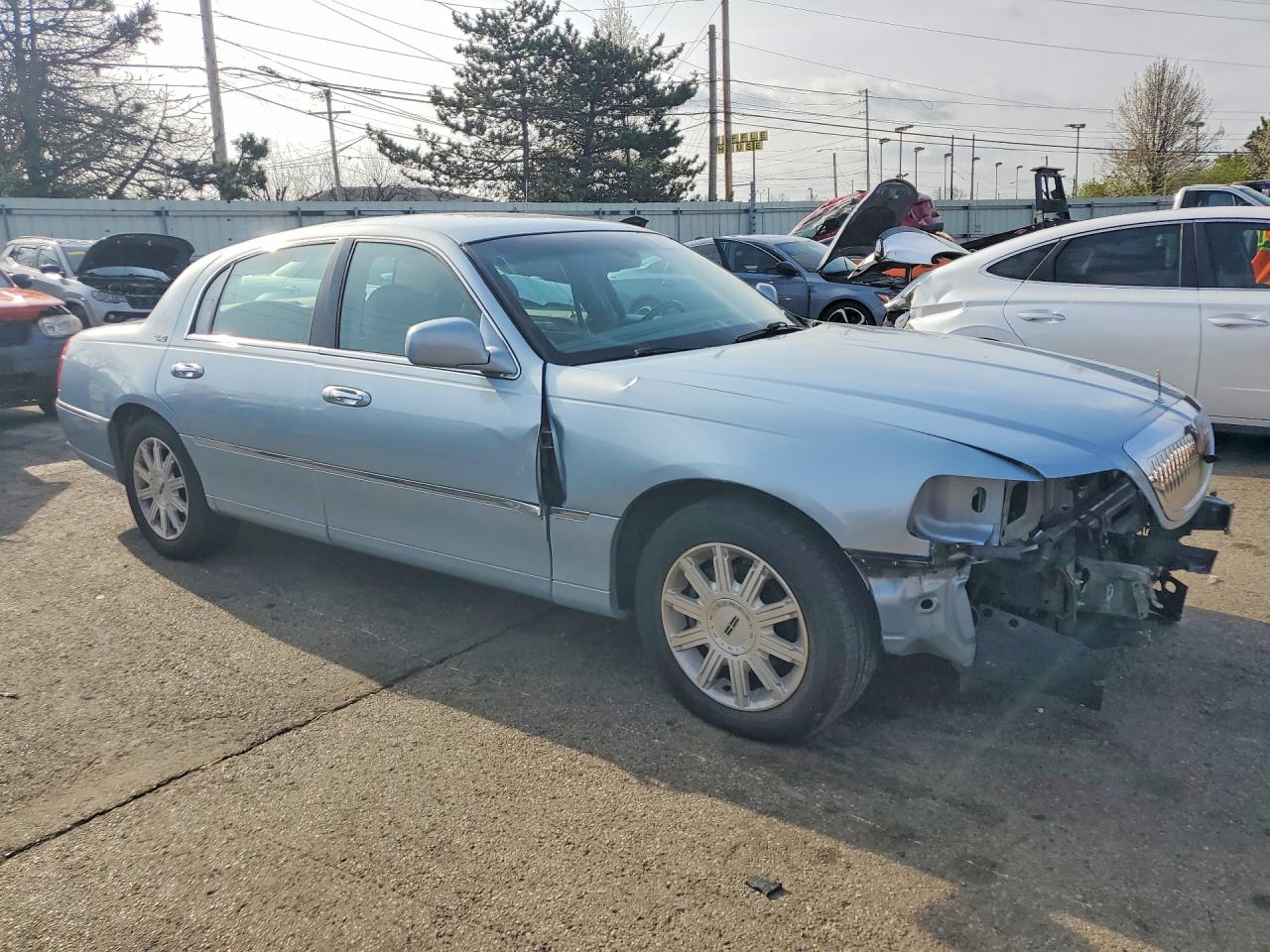 2006 LINCOLN TOWN CAR SIGNATURE LIMITED photo 4