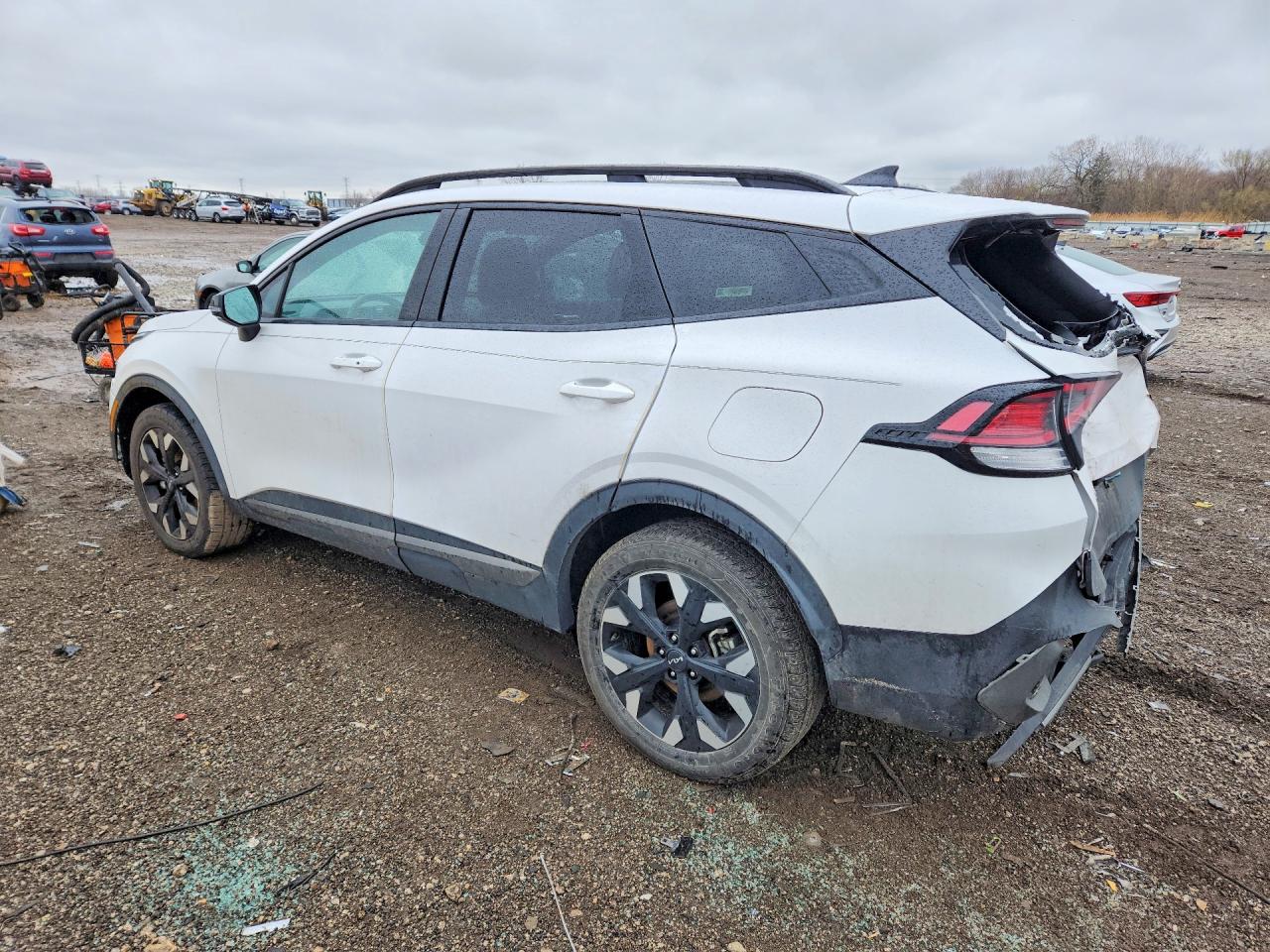 2023 KIA SPORTAGE X-LINE photo 3