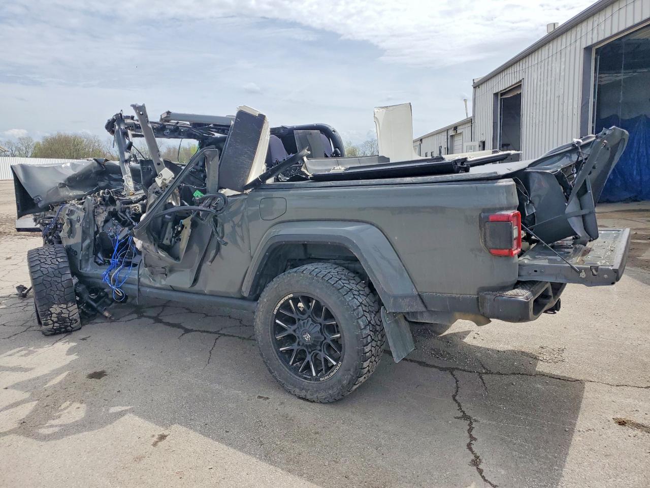 2021 JEEP GLADIATOR SPORT photo 2