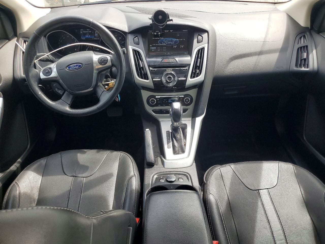 2014 FORD FOCUS SE photo 22