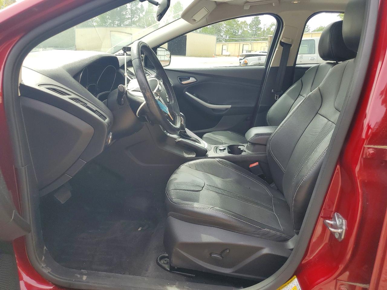 2014 FORD FOCUS SE photo 19