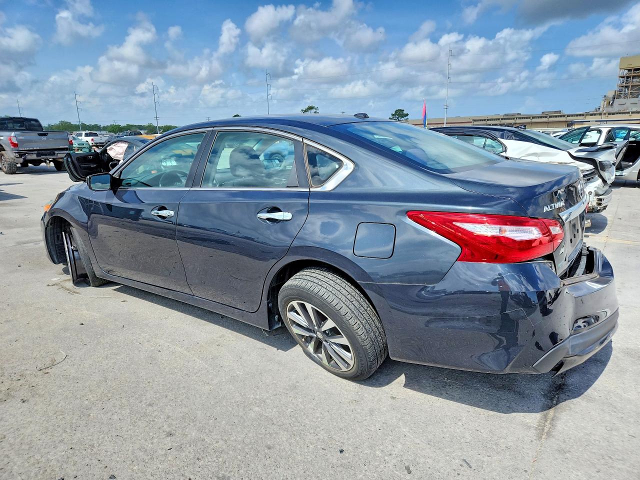 2017 NISSAN ALTIMA 2.5 SV photo 2