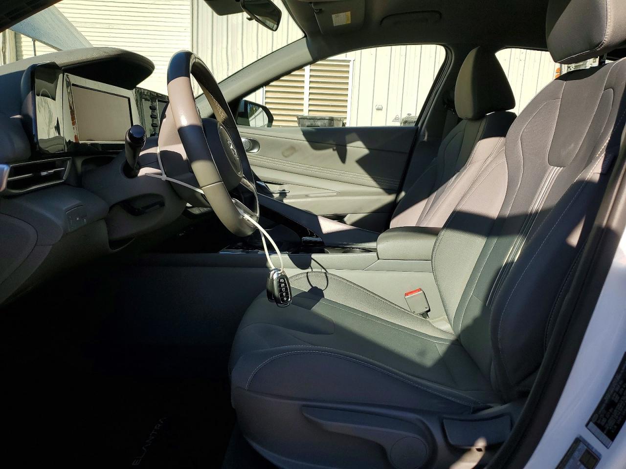 2022 HYUNDAI ELANTRA SEL photo 19