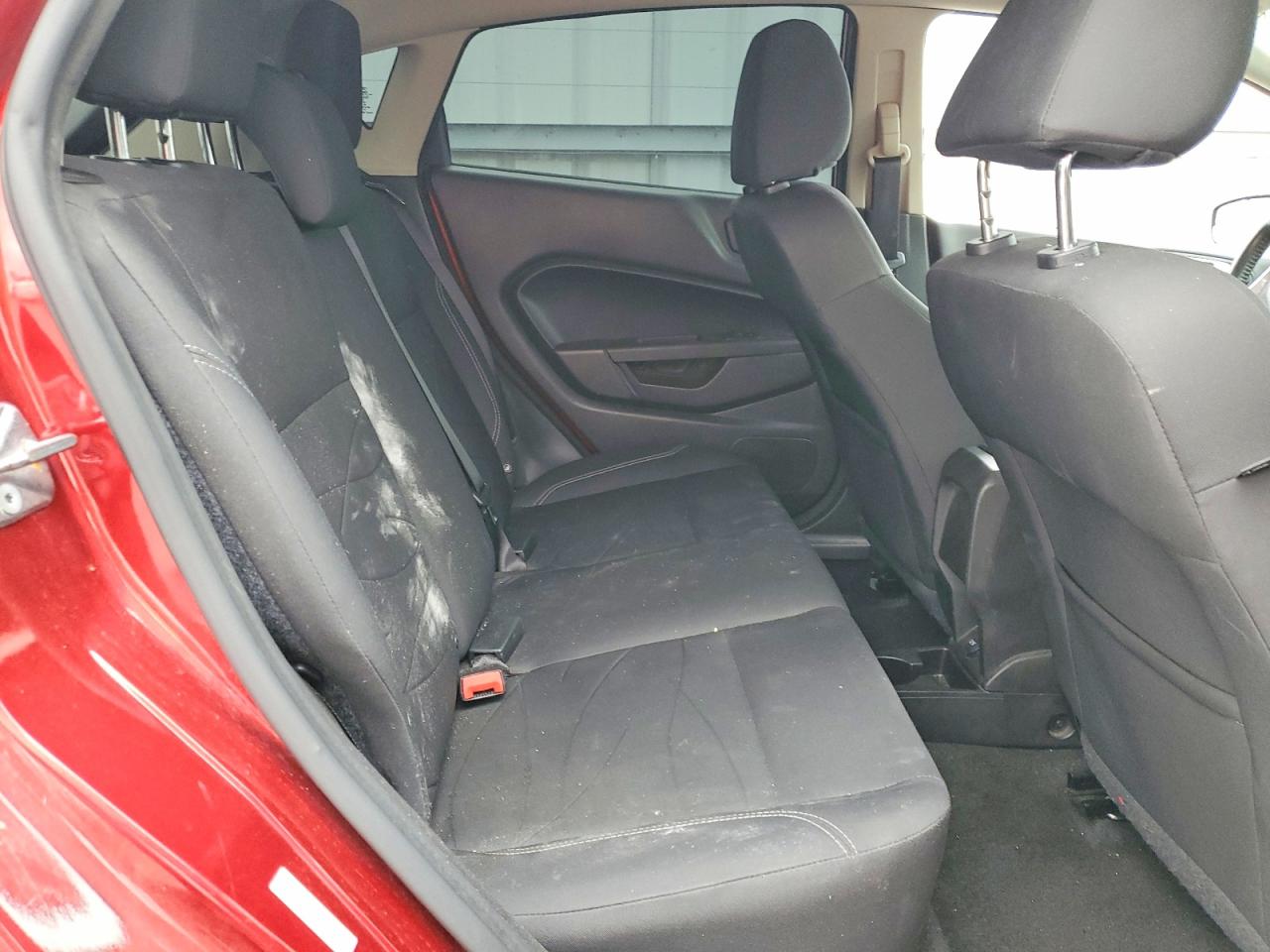 2015 FORD FIESTA SE photo 19
