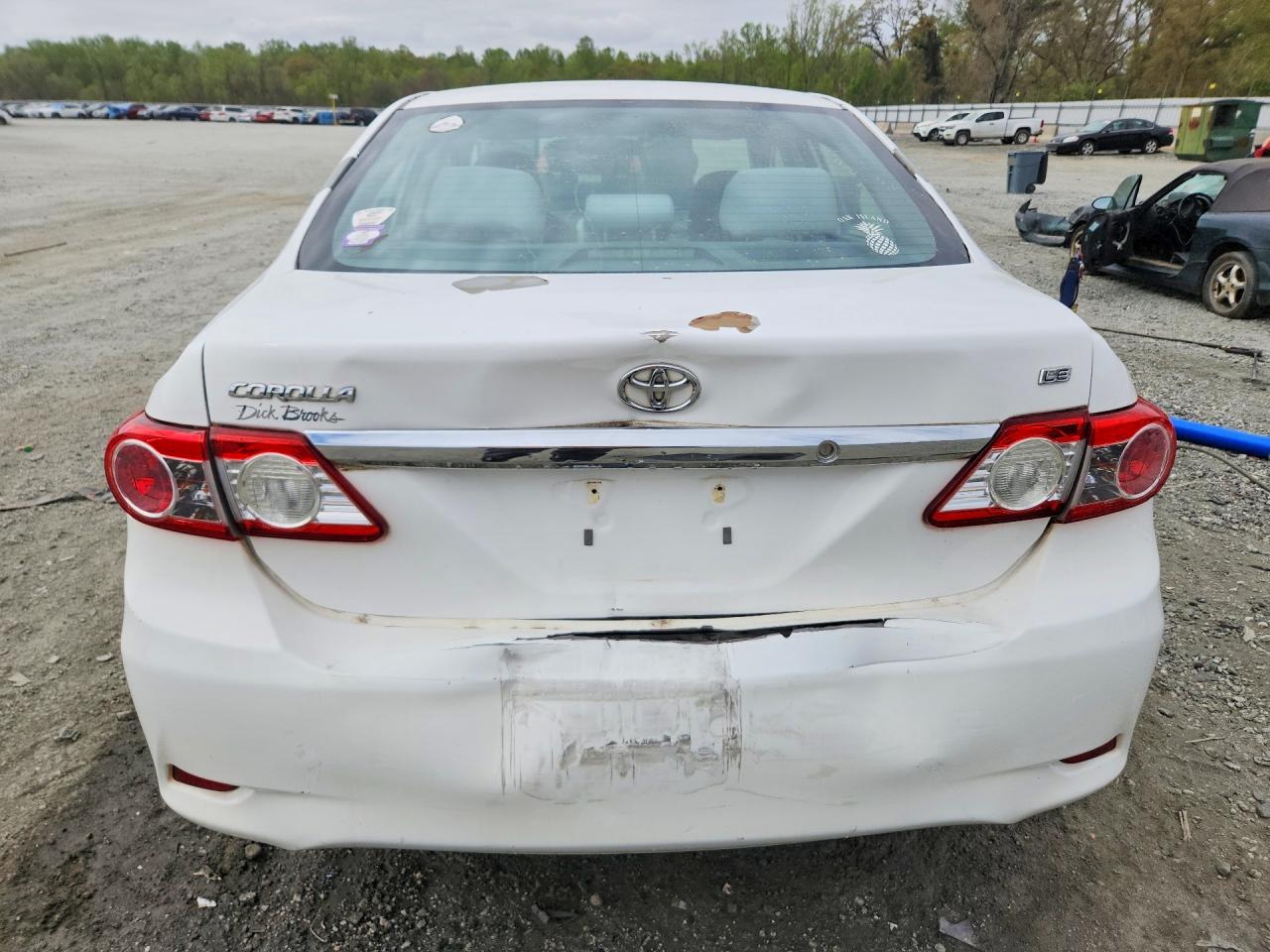 2012 TOYOTA COROLLA LE photo 11