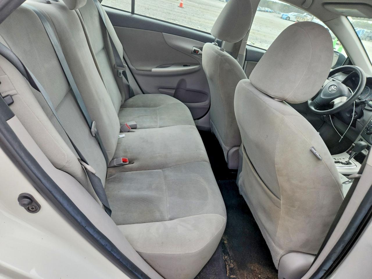 2012 TOYOTA COROLLA LE photo 19