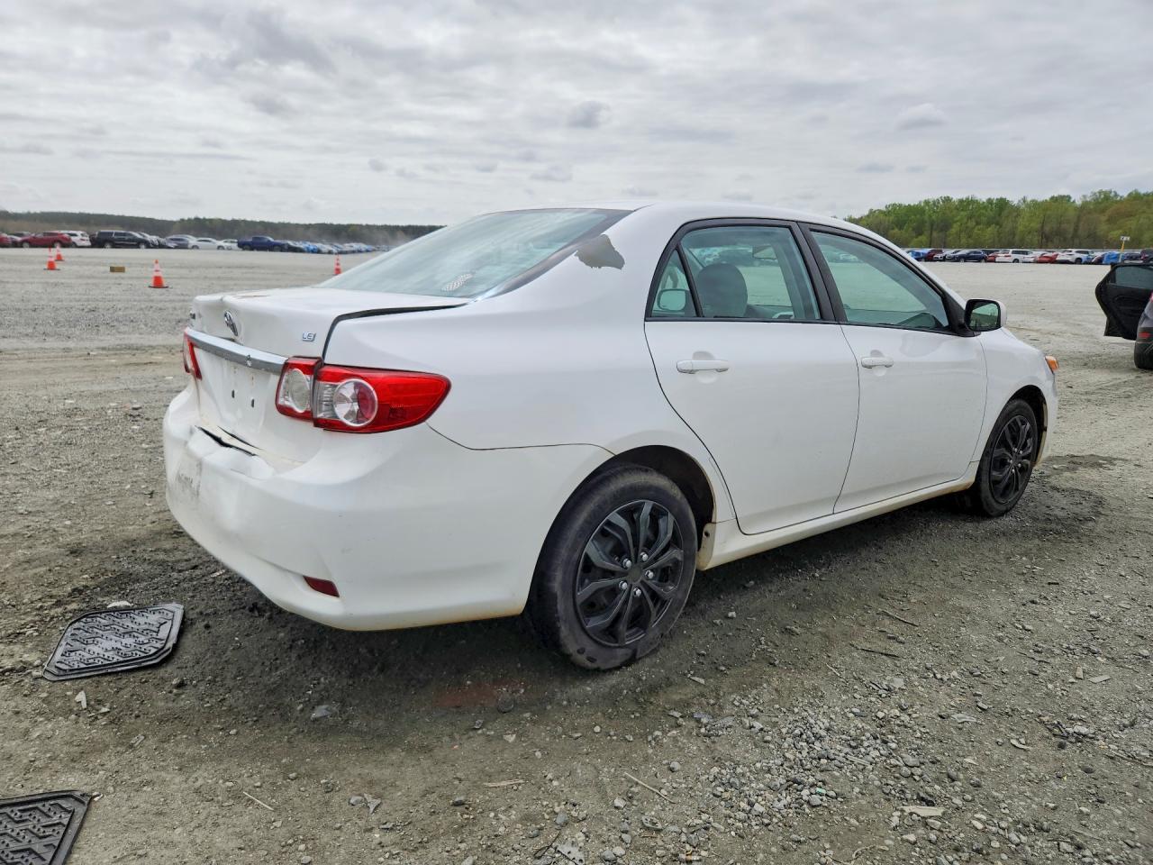 2012 TOYOTA COROLLA LE photo 5