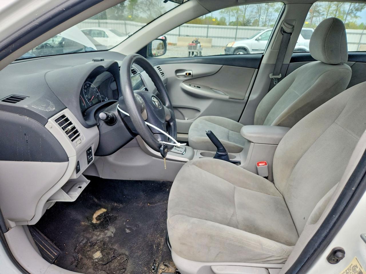2012 TOYOTA COROLLA LE photo 13