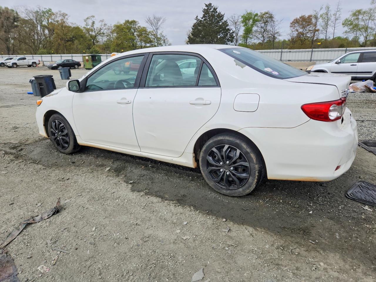 2012 TOYOTA COROLLA LE photo 3