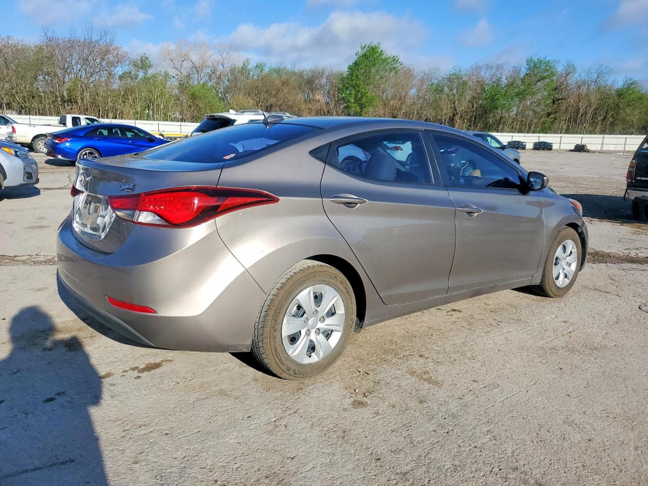 2016 HYUNDAI ELANTRA SE photo 7
