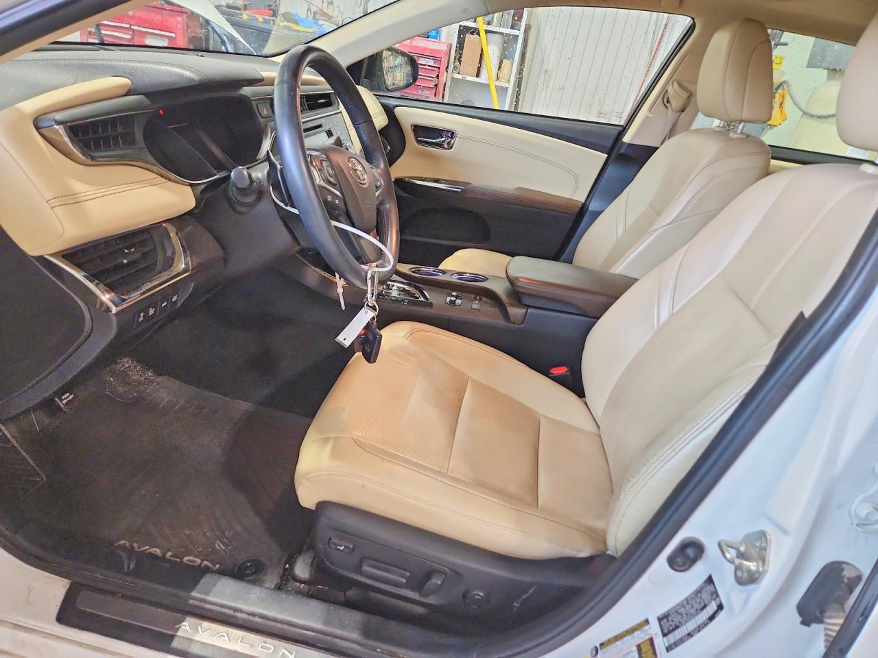 2016 TOYOTA AVALON LIMITED photo 19