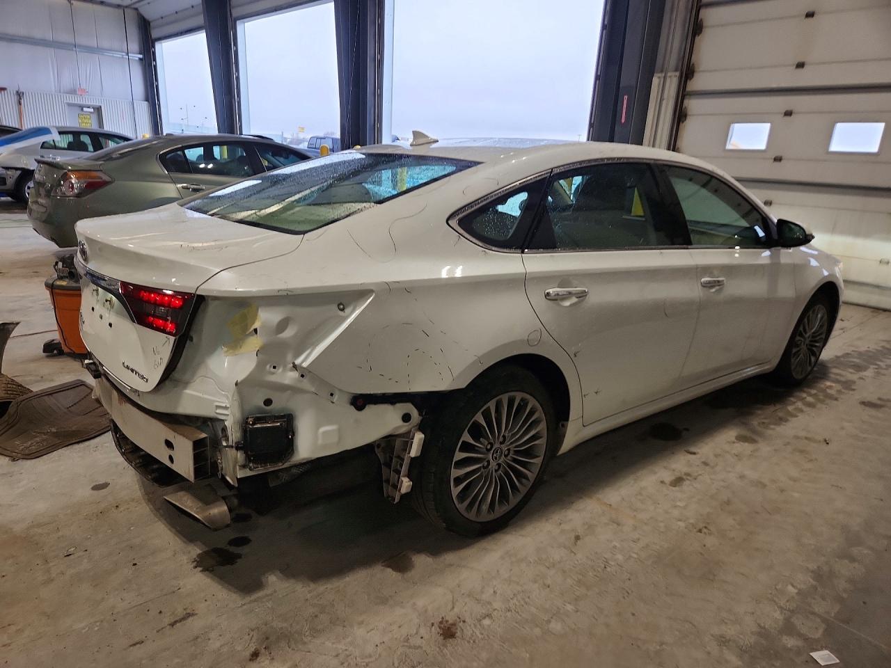 2016 TOYOTA AVALON LIMITED photo 7