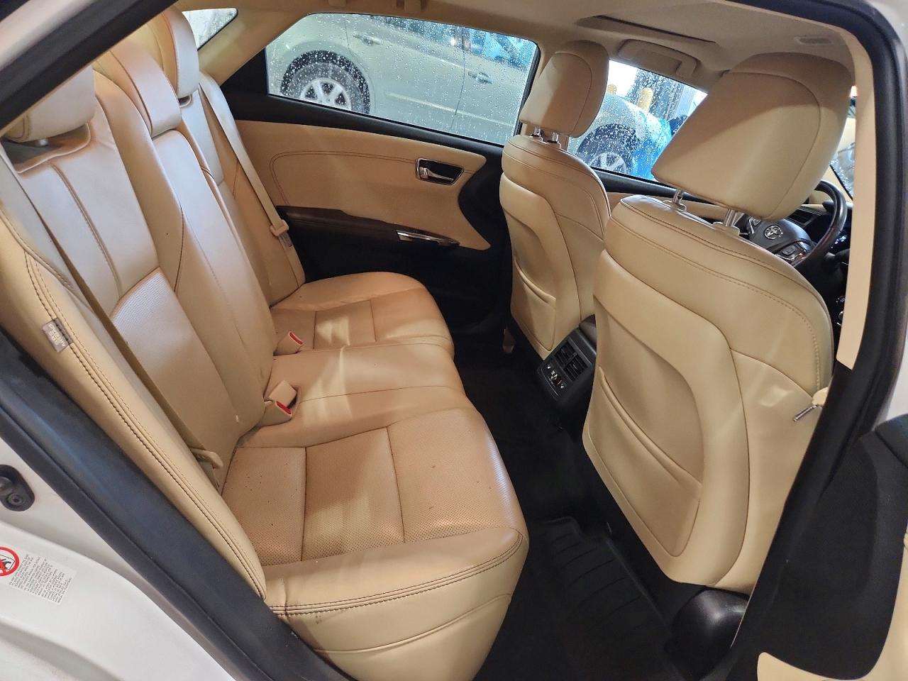 2016 TOYOTA AVALON LIMITED photo 28