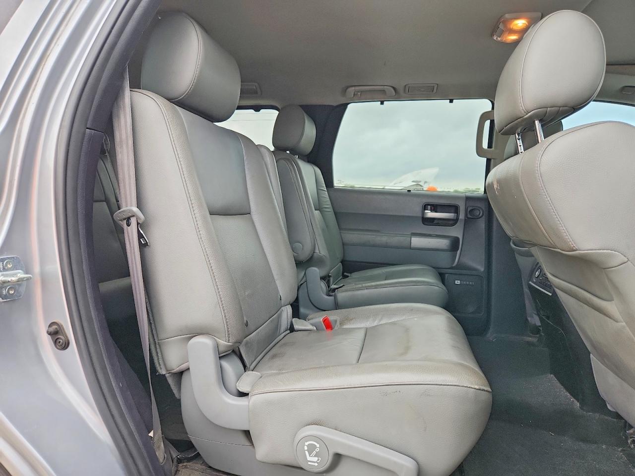 2015 TOYOTA SEQUOIA LIMITED photo 21