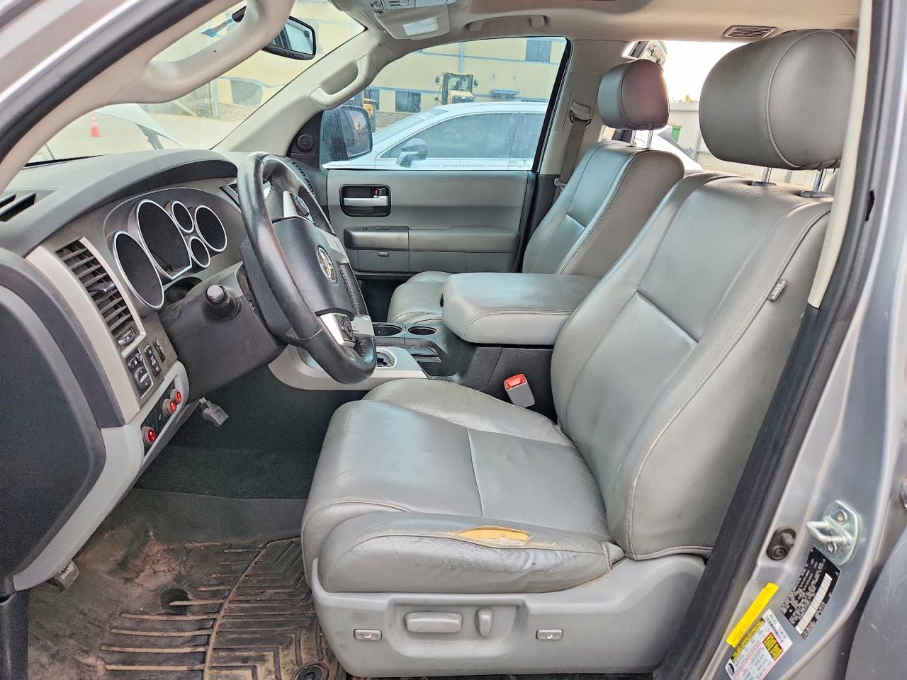 2015 TOYOTA SEQUOIA LIMITED photo 13